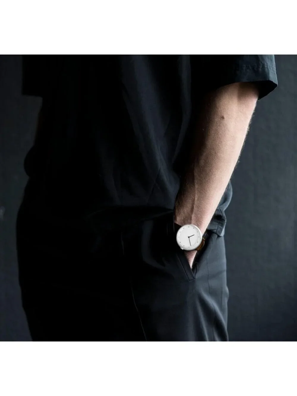 Men's Brown And White Analog Leather Band Ultra-Thin Minimalist Waterproof Watch